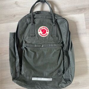 Fjallraven Kånken Dark Green Backpack